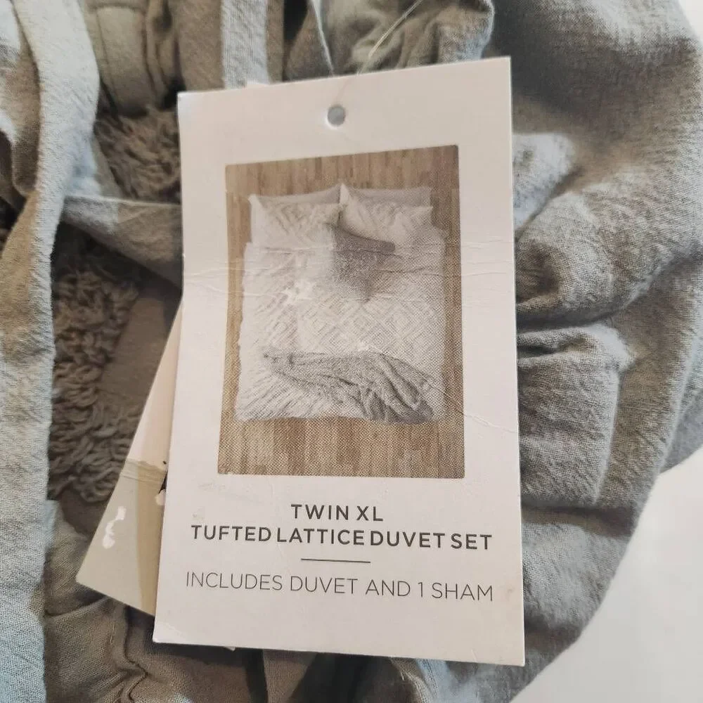 BP Twin XLTufted‎ Lattice Duvet Set